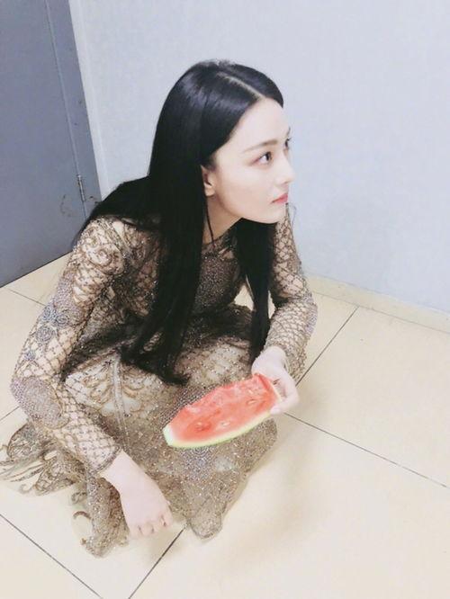 吃瓜裙qq,网络社交新潮流