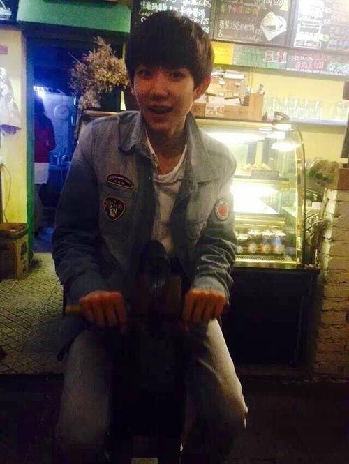 吃瓜群众小组,揭秘“吃瓜群众”背后的网络现象与社交影响力